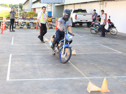ฝึก และประเมินทักษะการขับขี่หลบหลีกสิ่งกีดขวางแบบซิกแซก Slalom Riding Technique