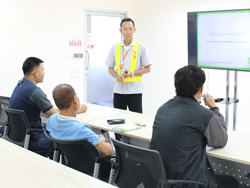 เทคนิคการขับขี่รถจักรยานยนต์อย่างปลอดภัย Safety Riding Technique โดยอาจารย์อนุชาติ  เชียงสุข