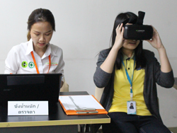 ตรวจประเมินการมองเห็นในภาวะแสงสลัวด้วยเครื่อง VR Vision Screening