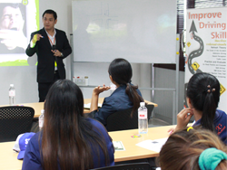 กฏหมายจราจรทางบกเพื่อการขับรถอย่างปลอดภัย Traffic Laws for Safety Driving โดยอาจารย์อภิรัติ  คำสายพรม