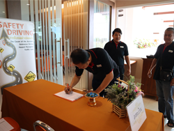 ลงทะเบียนรับเอกสารประกอบการฝึกอบรม