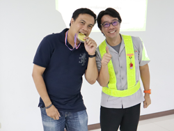 ให้รางวัลกับผู้ที่สามารถตอบคำถามได้สูงสุดประจำวัน