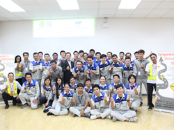 ถ่ายภาพร่วมกันเป็นที่ระลึก