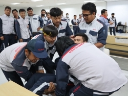 การเคลื่อนย้ายผู้ได้รับบาดเจ็บออกจากตัวรถ