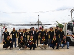 ถ่ายภาพร่วมกันเป็นที่ระลึก