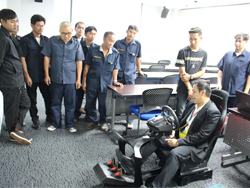 สาธิตเทคนิคการบังคับควบคุมยานพาหนะ และการรับมือกับสถานการณ์ฉุกเฉิน Driving Simulator
