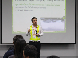 เทคนิคการขับรถหน้าฝนเชิงป้องกันอุบัติเหตุ Defensive Driving Technique in Rainy