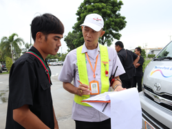 ครูฝึกประจำรถสรุปผลการฝึกอบรม และให้คำแนะนำเพิ่มเติม Post Trip Advise
