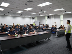 เทคนิคการขับรถเชิงป้องกันอุบัติเหตุ Defensive Driving Technique โดยอาจารย์อภิรัติ  คำสายพรม