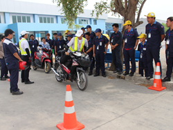 สาธิตเทคนิคการขับขี่รถจักรยานยนต์เชิงป้องกันอุบัติเหตุ Defensive Riding Technique Demonstration โดยหัวหน้าทีมครูฝึกอาจาร์อภิรัติ  คำสายพรม