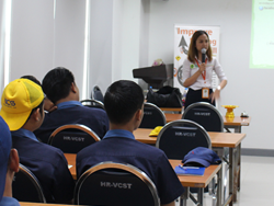 กล่าวต้อนรับพร้อมแนะนำทีมวิทยากร และกิจกรรมฝึอบรม