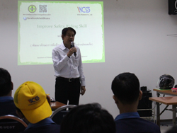 ผู้บริหารกล่าวทักทายพรัอมเน้นย้ำมาตรฐานความปลอดภัยขององค์กร