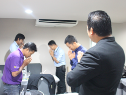 มารยาท และการทักทายผู้รับบริการตามประเภณีไทย