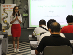 กล่าวต้อนรับพร้อมแนะนำทีมวิทยากร และกิจกรรมฝึกอบรม