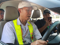 สาธิตเทคนิคการขับรถเชิงป้องกันอุบัติเหตุ On Road Defensive Driving Demonstration by Instructor โดยครูฝึกการขับรถเชิงป้องกันอุบัติเหตุ
