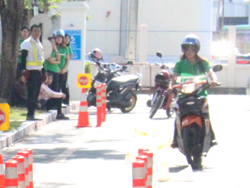 ฝึก และประเมินทักษะการขับขี่หลบหลีกสิ่งกีดขวางแบบซิกแซก Slalom Riding Technique