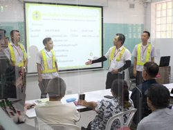 แนะนำทีมครูฝึกประจำฐานกิจกรรมต่างๆ Driving instructor