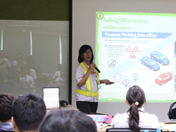 เทคนิคการนำรถเข้าจอดอย่างปลอดภัย Parking Technique โดยอาจารย์พาขวัญ  พลายเพ็ชร