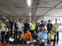 ถ่ายภาพร่วมกันเป็นที่ระลึก