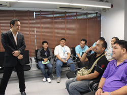 พนักงานขับรถมืออาชีพ และมาตรฐานงานบริการ