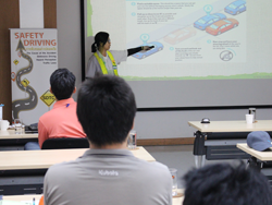 เทคนิคการนำรถเข้าจอดอย่างปลอดภัย Parking Technique โดยอาจารย์พาขวัญ  พลายเพ็ชร