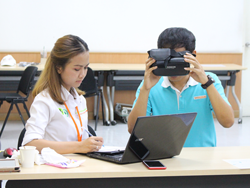 ประเมินสมรรถนะการมองเห็นในภาวะแสงสลัว Vision Test ด้วยเครื่อง VR Vision Screening